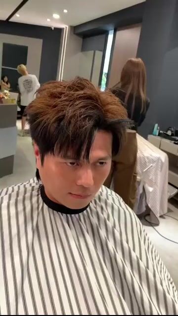 不漂區塊染／束感狼尾髮型作品，設計師 小美，台中中區buzz barbershop