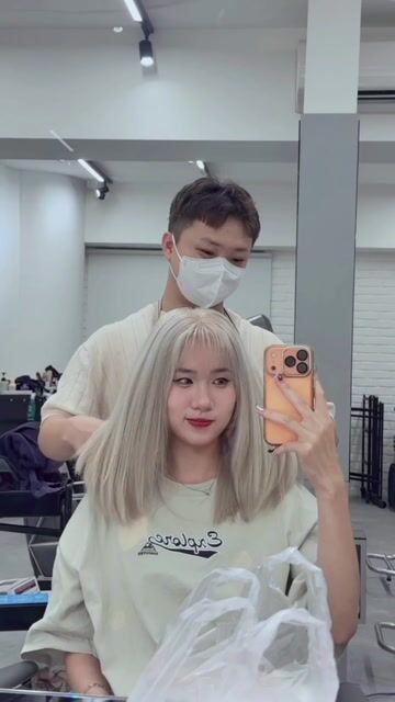 奶油白金色作品，設計師 阿軒，高雄左營區川hair styling
