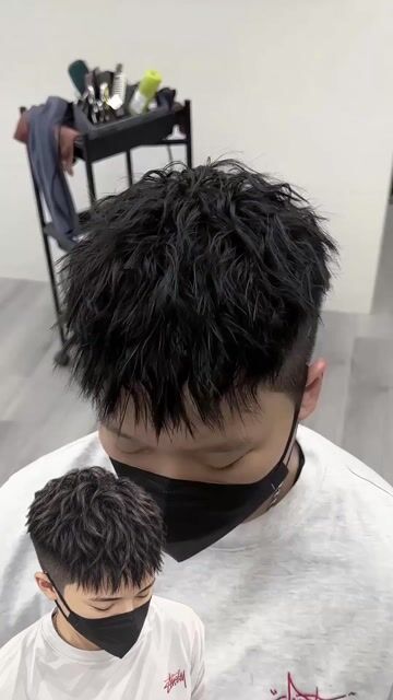 束狀萊斯利作品，設計師 小任Ren，高雄左營區Voso hair