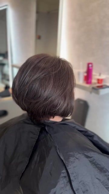 共存白髮同時輕盈蓬鬆