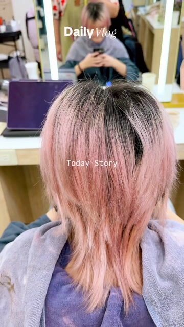 雙色染《白色金＆髮尾藍》Wolf Cut（Two-Tone Hair Color）