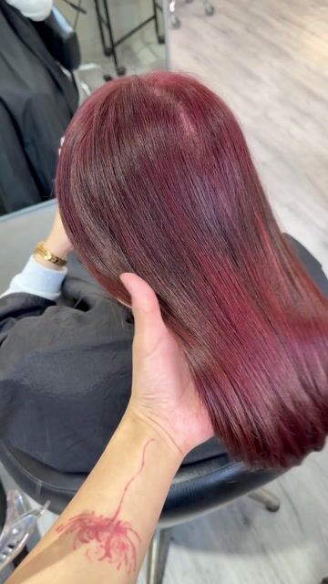 亮紅風格髮色作品，設計師 Jay杰✂️，台北大安區貳肆24Hair Salon
