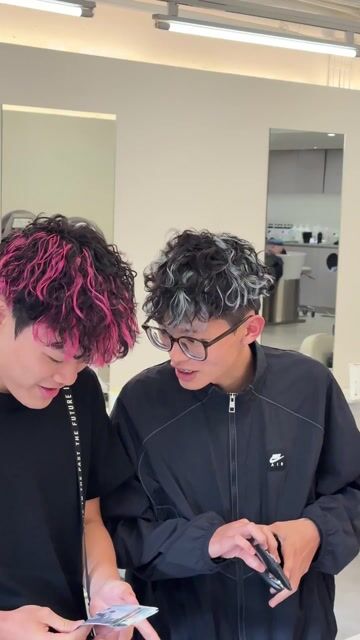 羊毛卷挑染作品，設計師 Andy，台北士林區關於髮廊