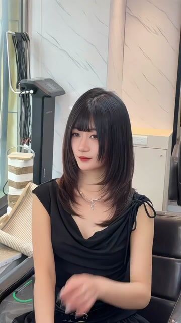 韓系層次剪作品，設計師 Nina🤍，台北萬華區暖暖Nuan hair
