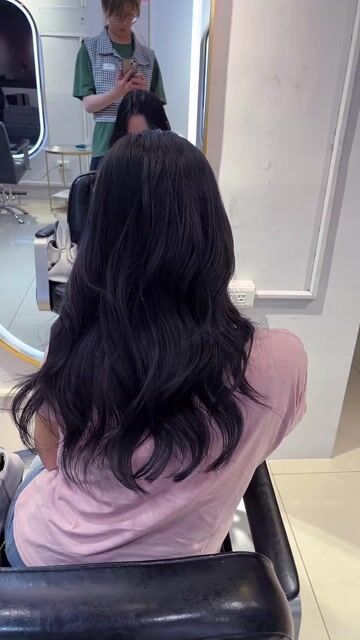 * 低調質感深棕｜柔和層次捲度