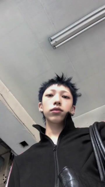 日韓層次狼尾髮型作品，設計師 小美，台中中區buzz barbershop