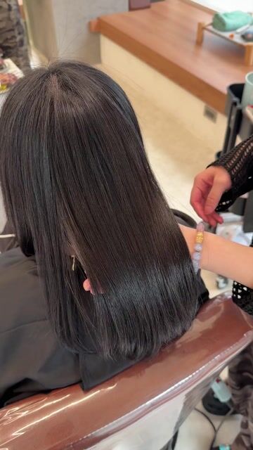 縮毛矯正作品，設計師 Riva，新北板橋區Holly hair府中店