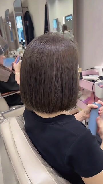 霧感亞麻灰+一刀切作品，設計師 Shirley雪莉，高雄三民區悄悄話 WHISPER 美髮沙龍