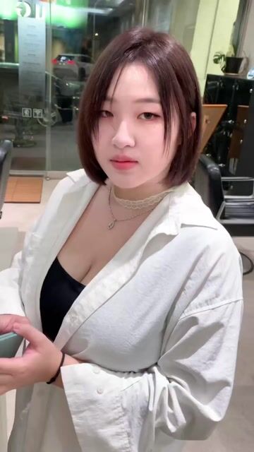 一刀切髮型+黑茶色作品，設計師 Howard｜豪爾，台中西區W.D hair salon 美村店