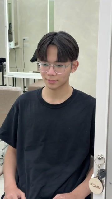 韓系中分作品，設計師 Jeremy傑洛米，台北大安區Komm hair 大安店