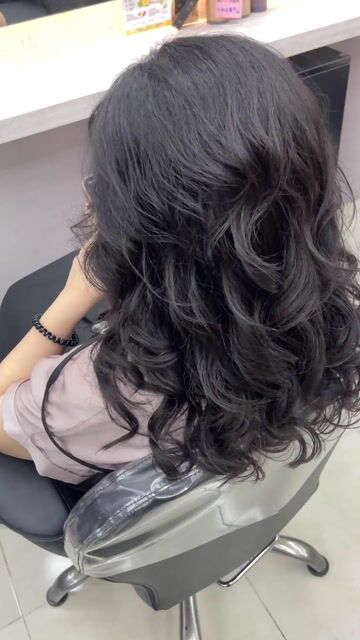 鬆軟立體感捲髮作品，設計師 Viki，桃園中壢區VI STYLE HAIR