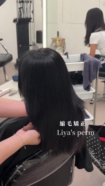 媽生感縮毛矯正作品，設計師 Liya，台中北區裏hair台中店